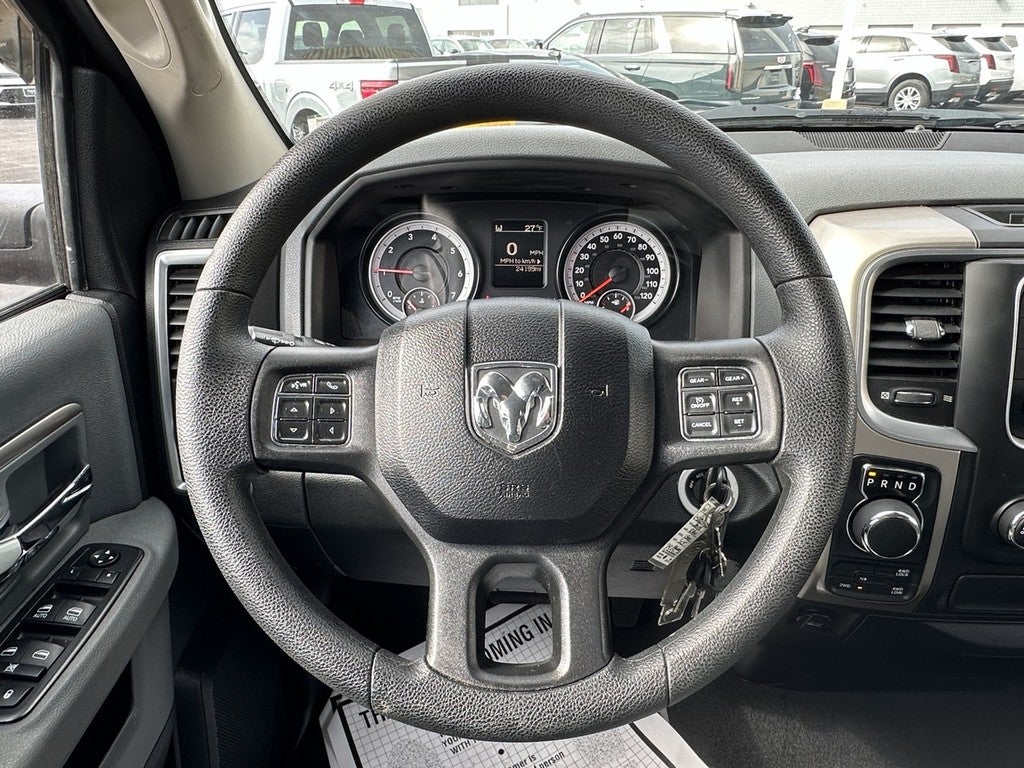 2015 RAM 1500 4WD Quad Cab 140.5" SLT