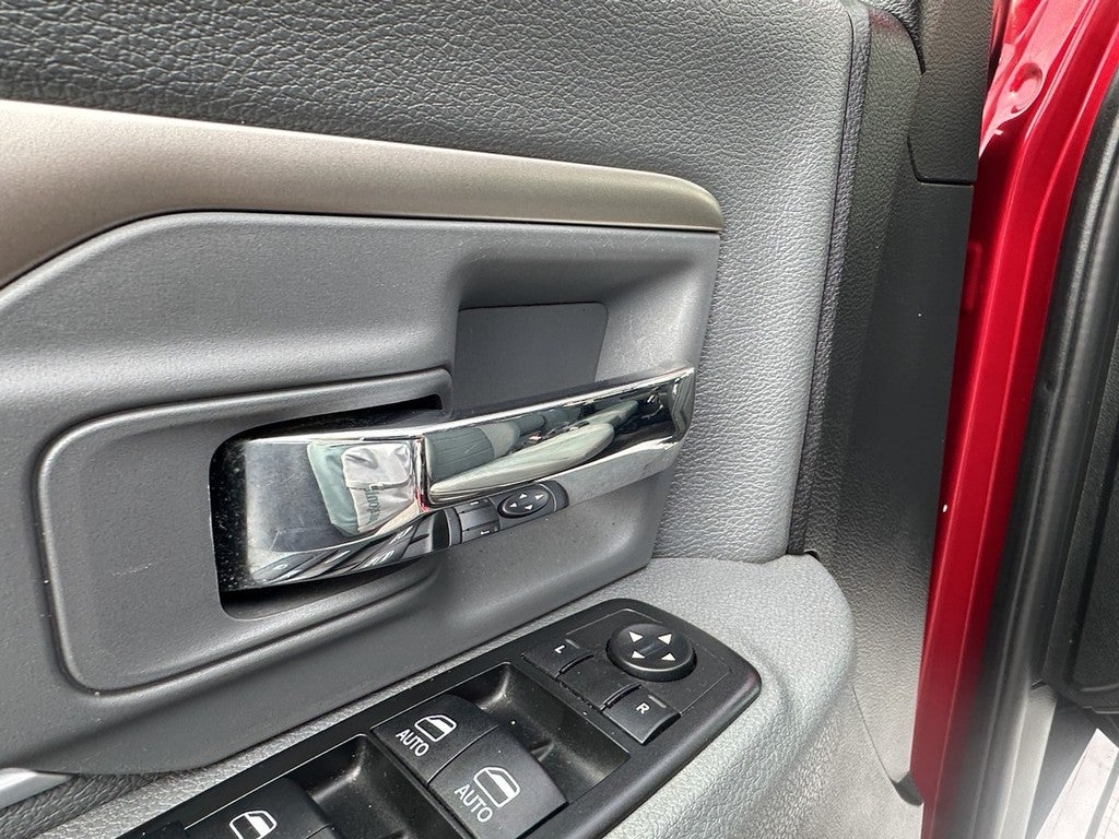 2015 RAM 1500 4WD Quad Cab 140.5" SLT