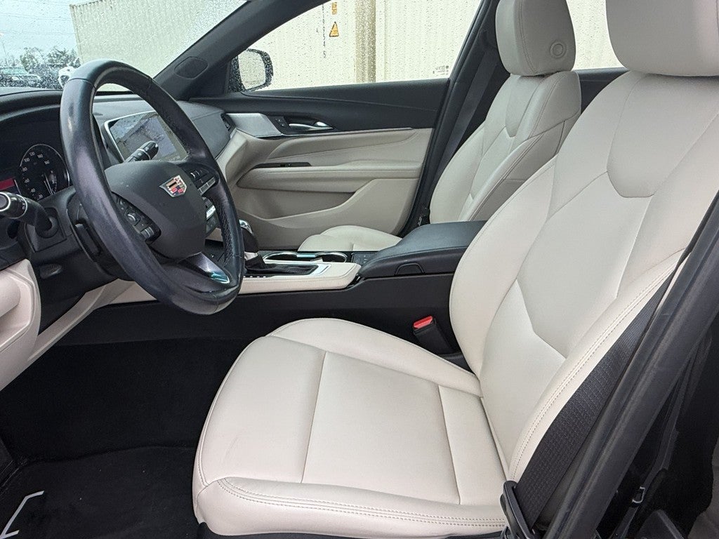 2023 Cadillac CT4 4dr Sdn Luxury