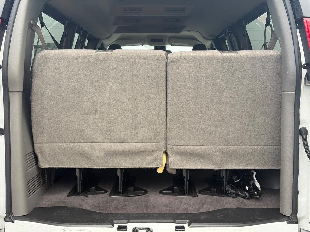 2024 Chevrolet Express Passenger RWD 3500 155" LT