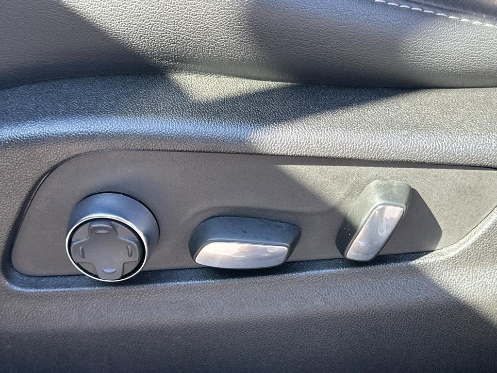 2025 Cadillac XT4 AWD 4dr Premium Luxury