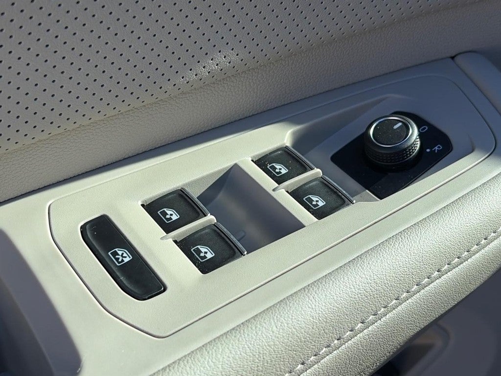 2024 Volkswagen Atlas 2.0T SE w/Technology 4MOTION