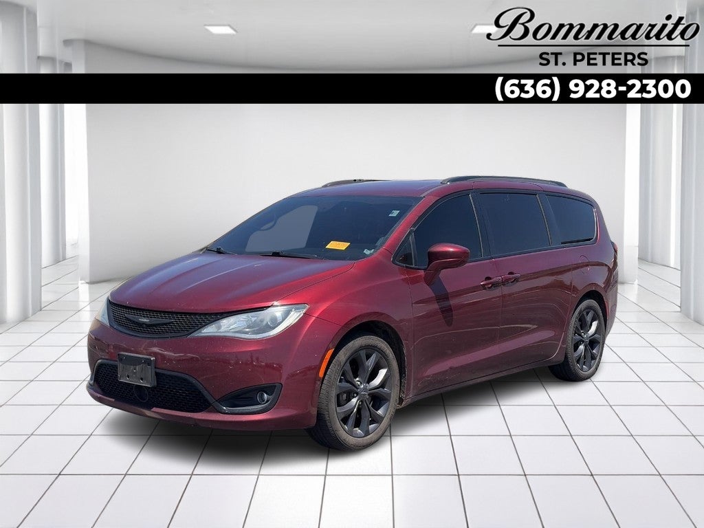 2019 Chrysler Pacifica Touring L's photo