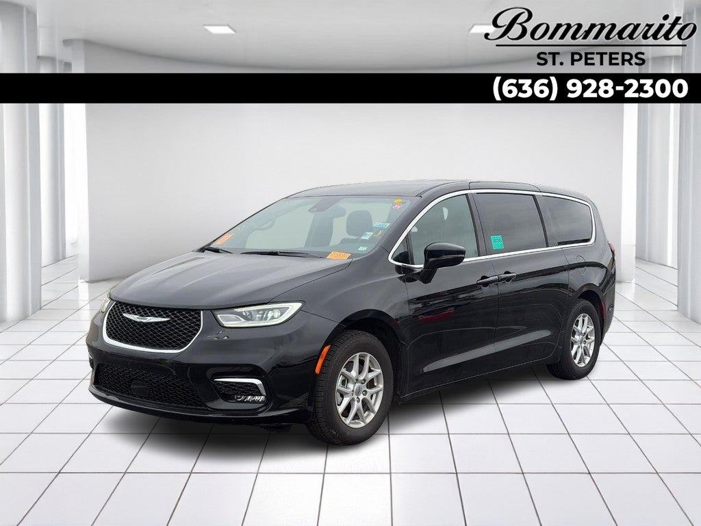 2025 Chrysler Pacifica Select's photo