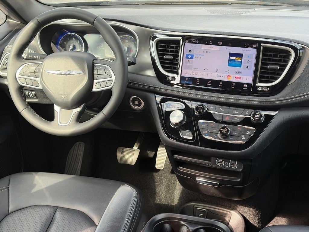 2025 Chrysler Pacifica Select FWD