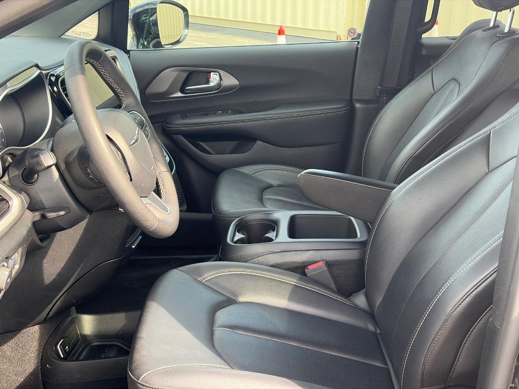 2025 Chrysler Pacifica Select FWD