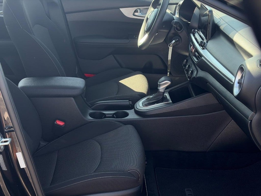 2023 Kia Forte LXS IVT