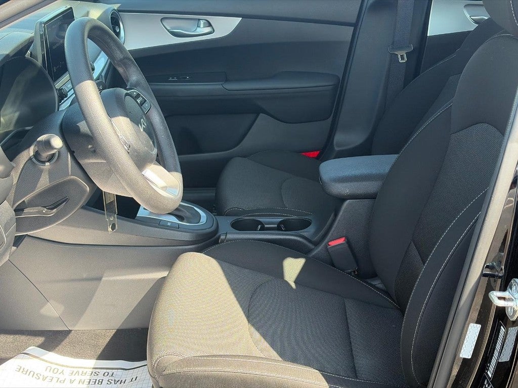 2023 Kia Forte LXS IVT