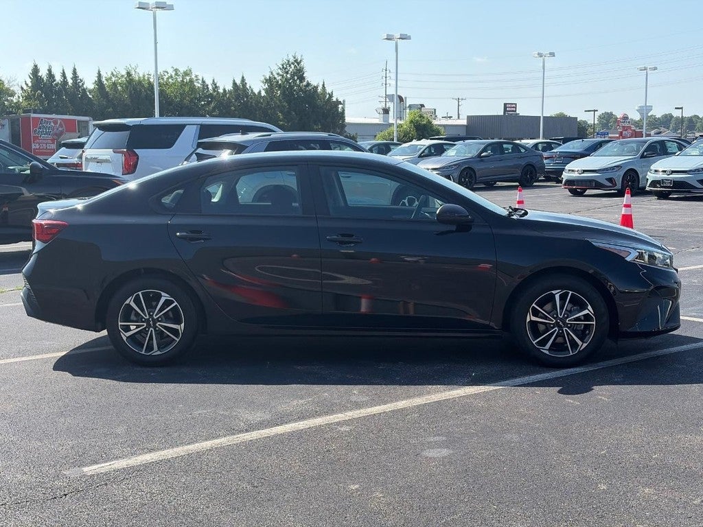 2023 Kia Forte LXS IVT