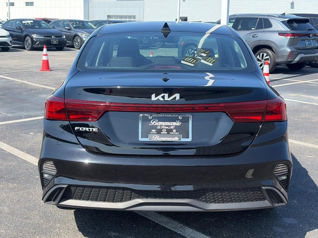 2023 Kia Forte LXS IVT