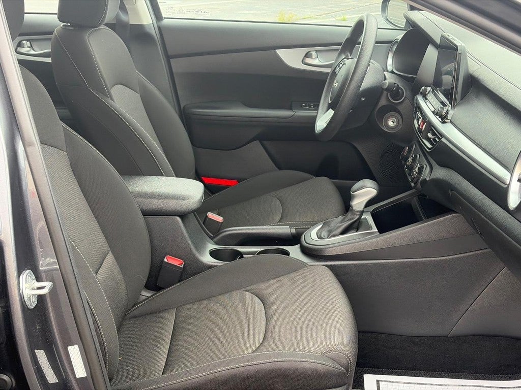 2023 Kia Forte LXS IVT