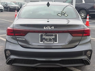 2023 Kia Forte LXS IVT