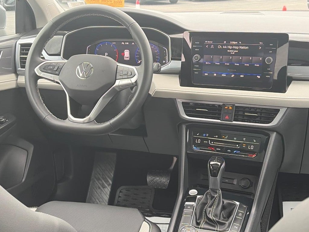 2025 Volkswagen Taos SEL 4MOTION