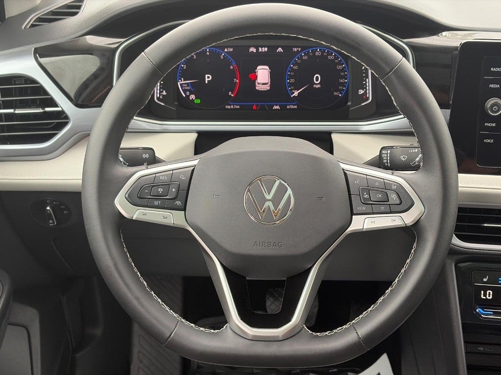 2025 Volkswagen Taos SEL 4MOTION