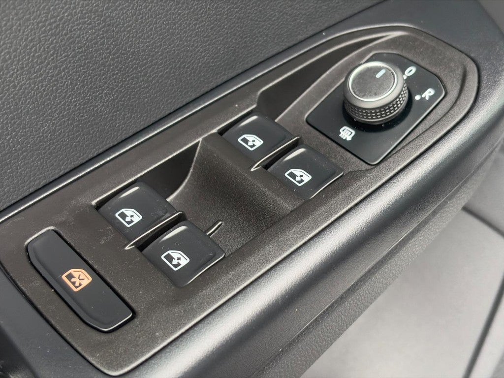 2025 Volkswagen Taos SEL 4MOTION