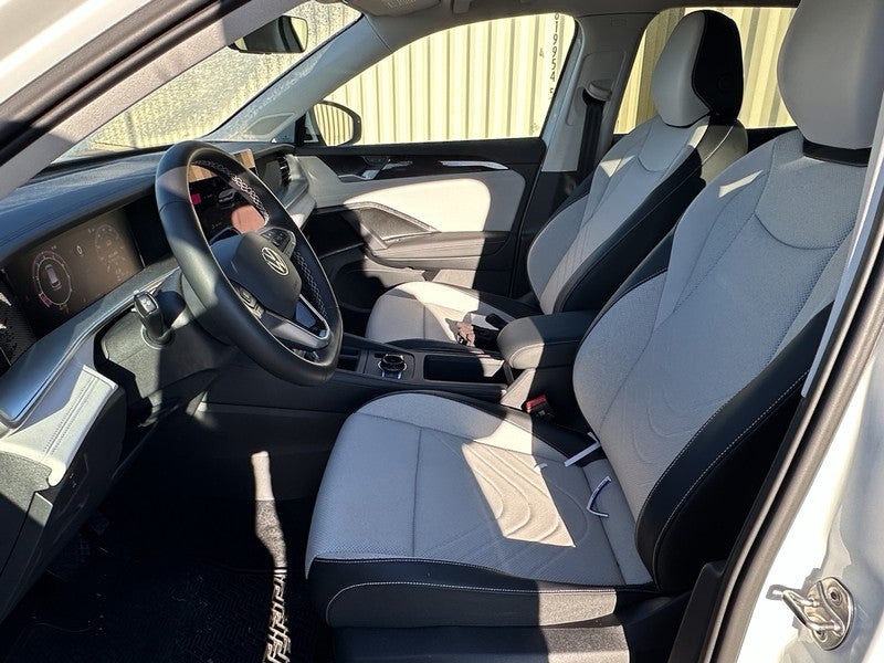 2025 Volkswagen Tiguan 2.0T SE 4MOTION