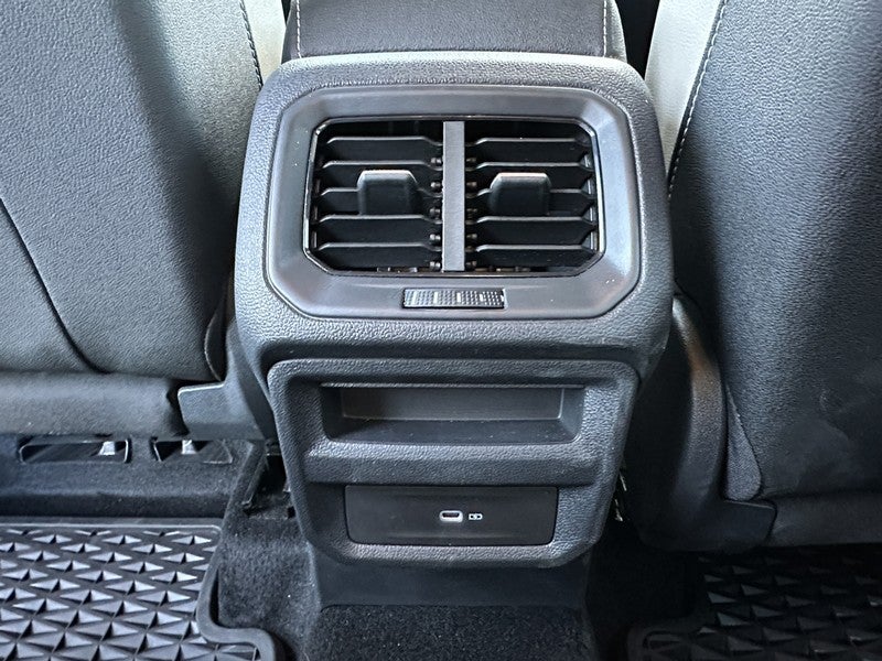 2025 Volkswagen Taos SE FWD