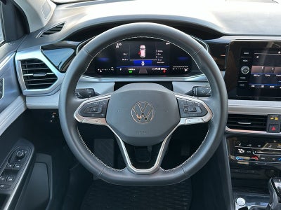 2025 Volkswagen Taos SE FWD