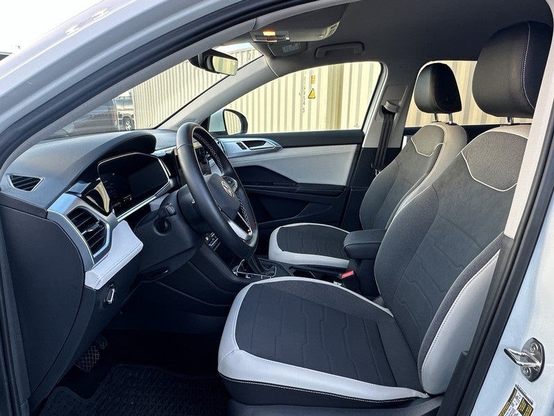 2025 Volkswagen Taos SE FWD