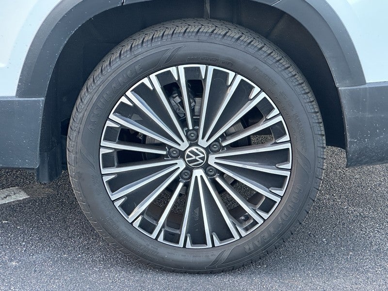 2025 Volkswagen Taos SE FWD