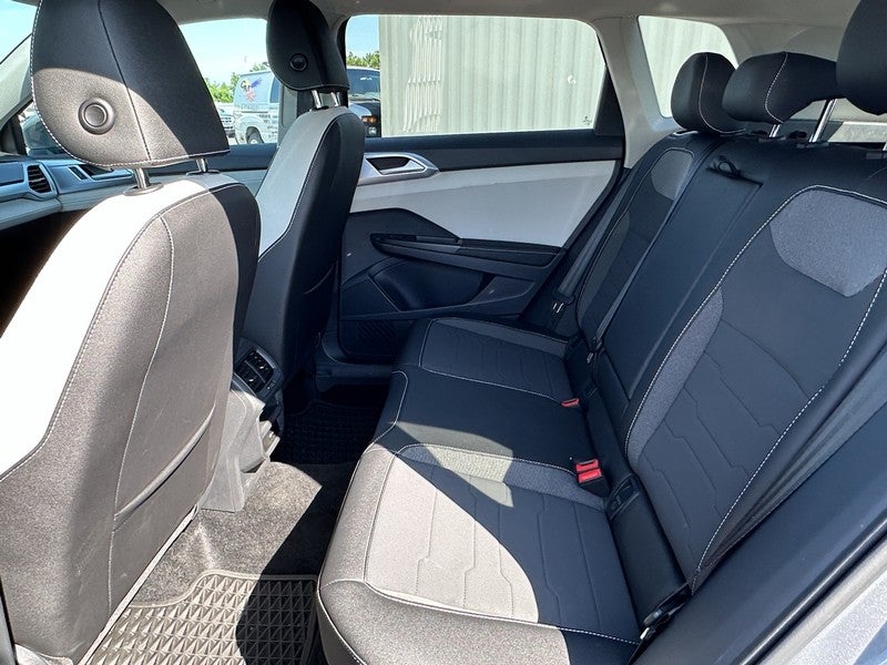 2025 Volkswagen Taos SE FWD