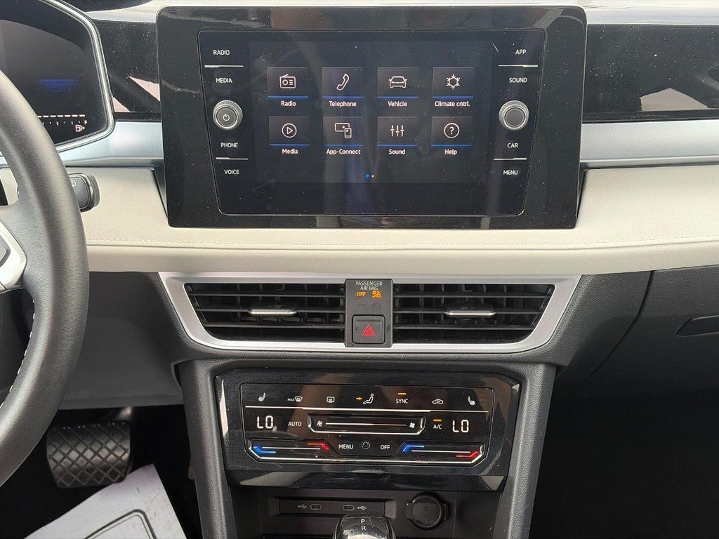 2025 Volkswagen Taos SE 4MOTION