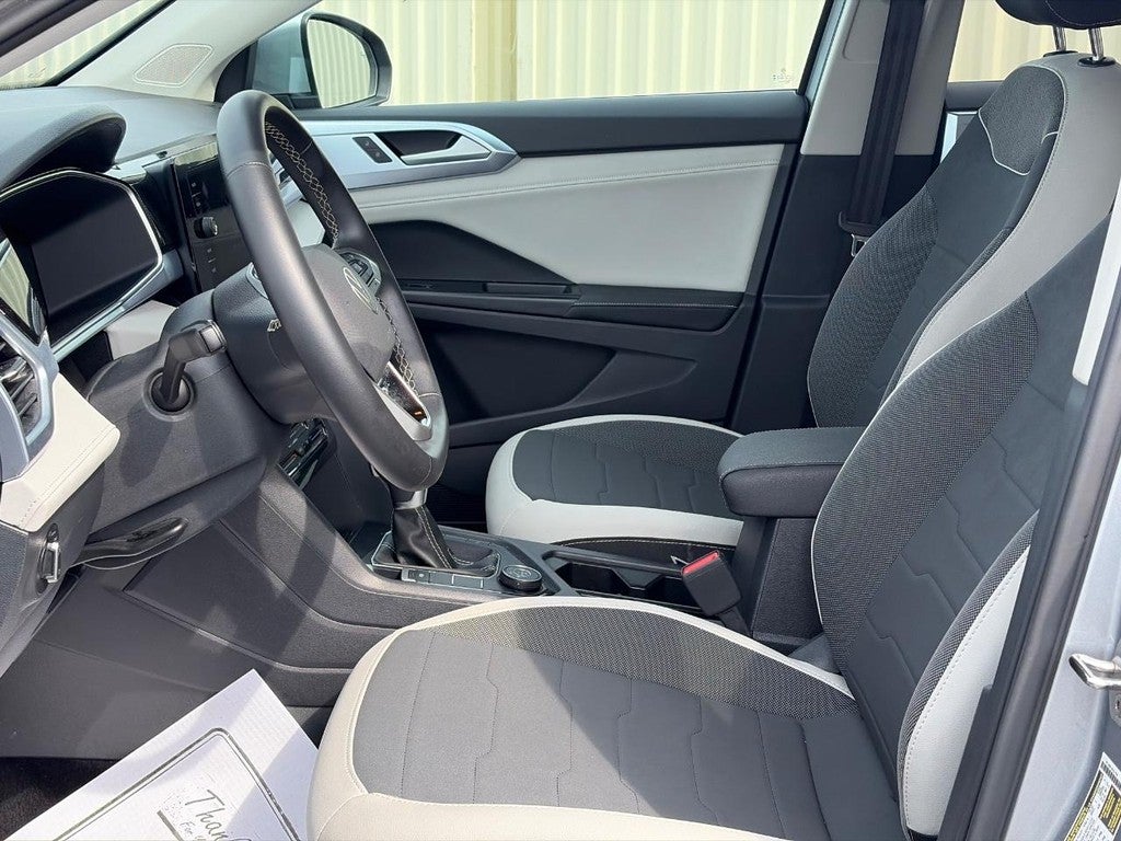 2025 Volkswagen Taos SE 4MOTION