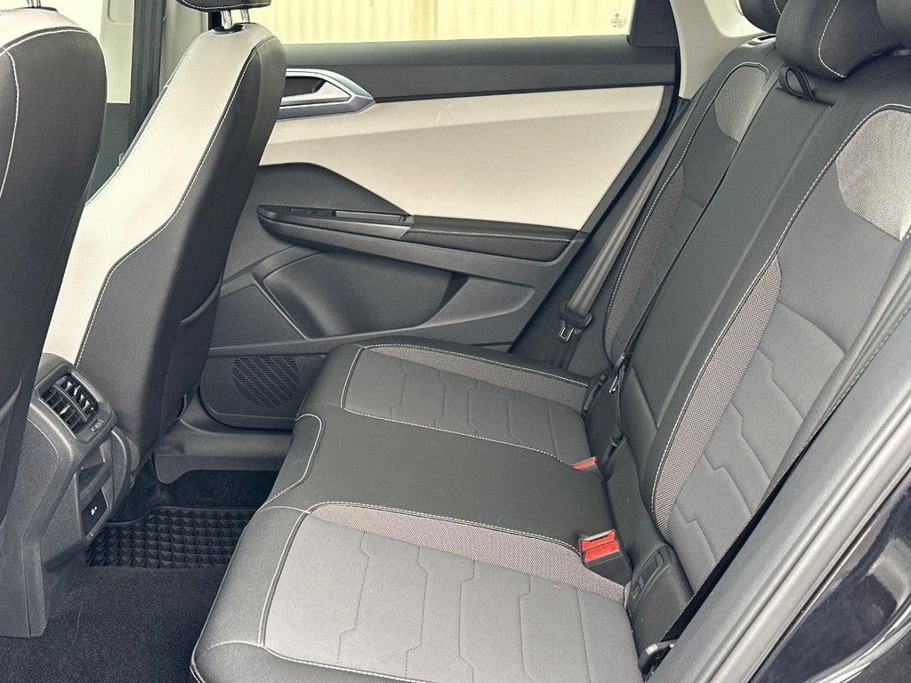 2025 Volkswagen Taos SE 4MOTION