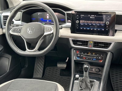 2025 Volkswagen Taos SE 4MOTION