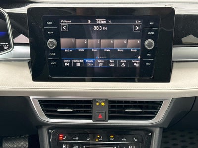 2025 Volkswagen Taos SE 4MOTION