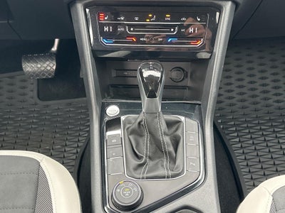 2025 Volkswagen Taos SE 4MOTION