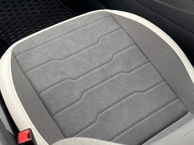 2025 Volkswagen Taos SE 4MOTION