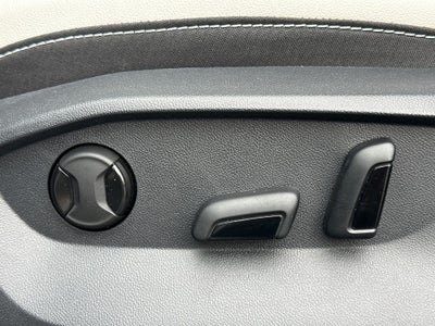 2025 Volkswagen Taos SE 4MOTION