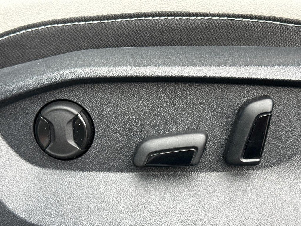 2025 Volkswagen Taos SE 4MOTION