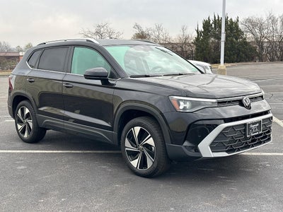 2025 Volkswagen Taos SE 4MOTION