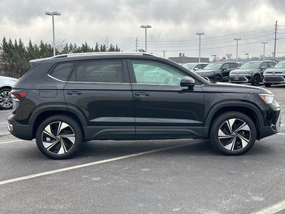 2025 Volkswagen Taos SE 4MOTION