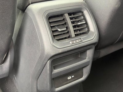 2025 Volkswagen Taos SE 4MOTION