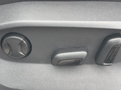 2025 Volkswagen Taos SE 4MOTION