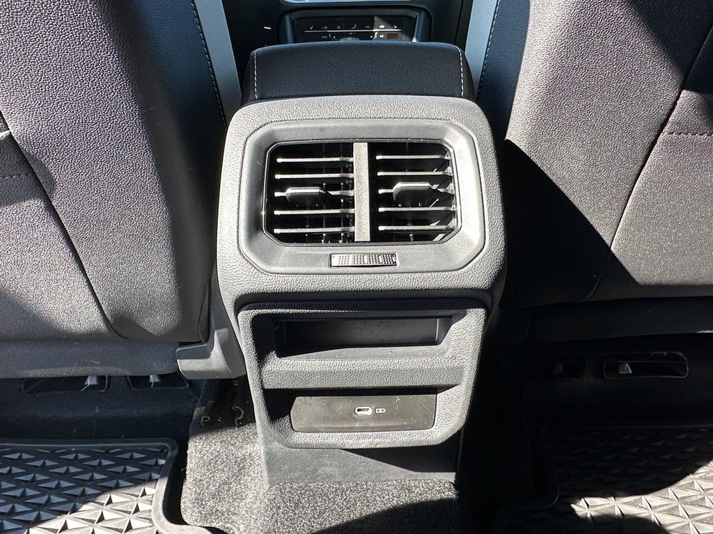 2025 Volkswagen Taos SE 4MOTION