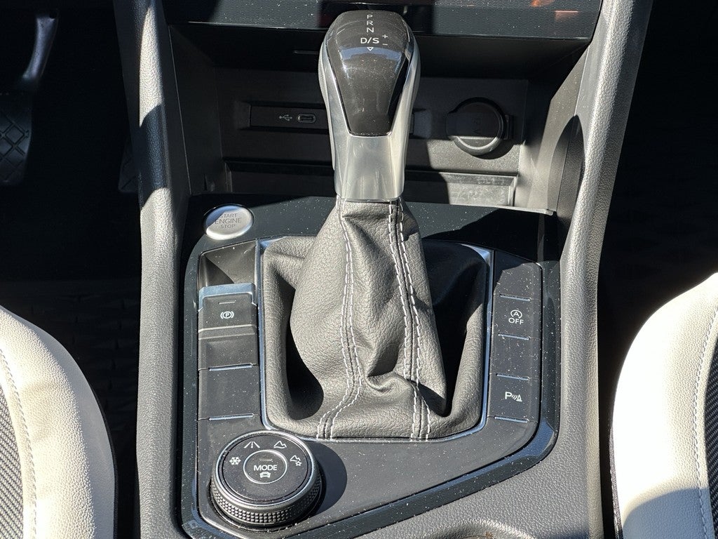 2025 Volkswagen Taos SE 4MOTION