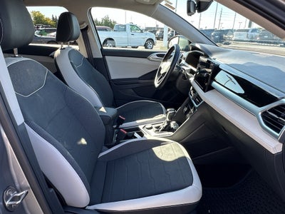 2025 Volkswagen Taos SE 4MOTION