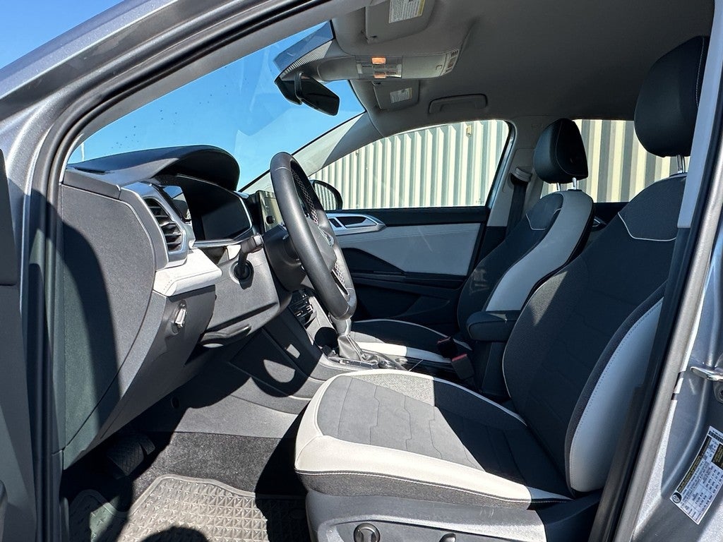 2025 Volkswagen Taos SE 4MOTION