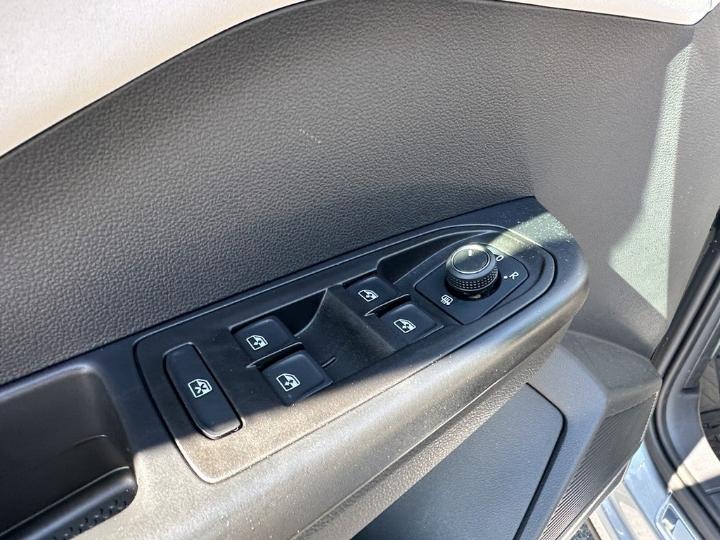 2025 Volkswagen Taos SE 4MOTION