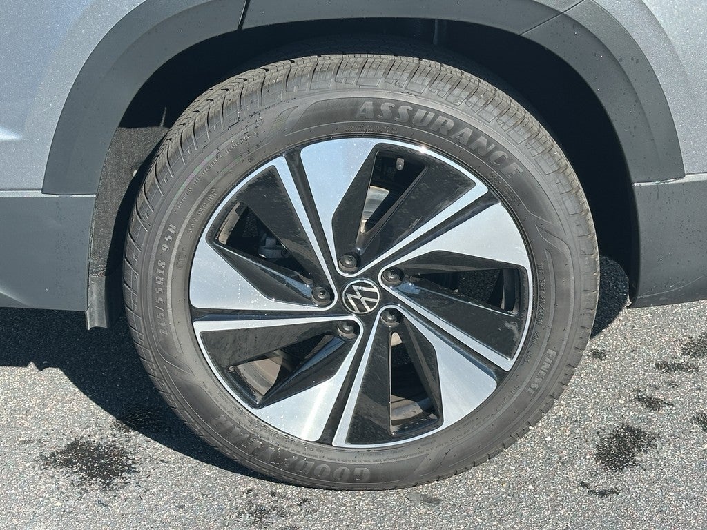 2025 Volkswagen Taos SE 4MOTION