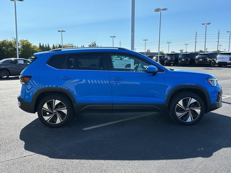 2025 Volkswagen Taos SE 4MOTION