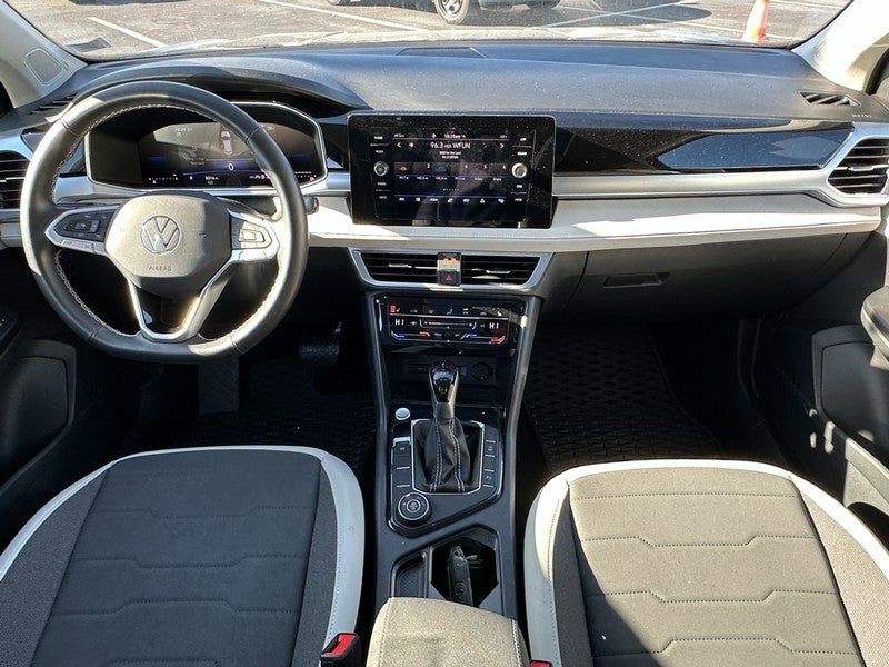 2025 Volkswagen Taos SE 4MOTION