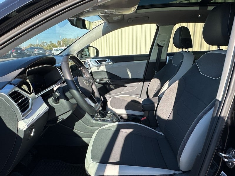 2025 Volkswagen Taos SE 4MOTION