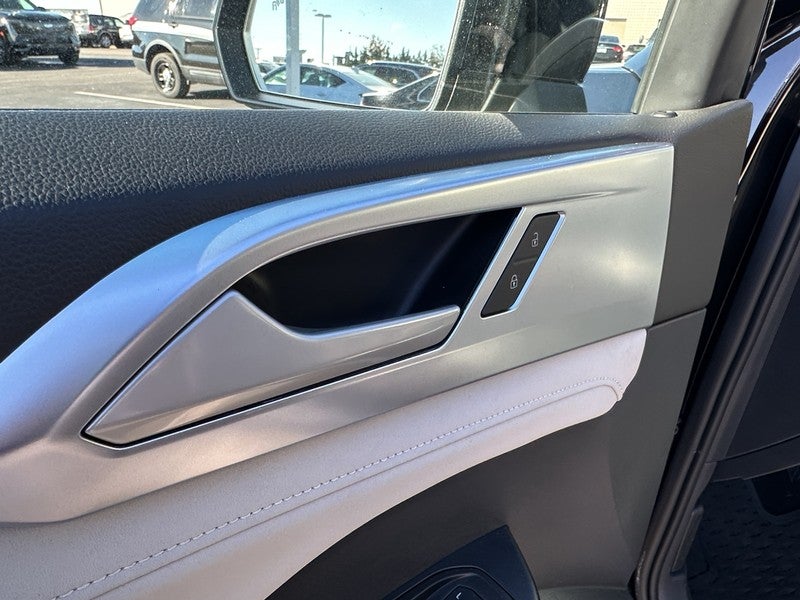 2025 Volkswagen Taos SE 4MOTION