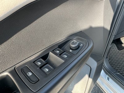 2025 Volkswagen Taos SE 4MOTION