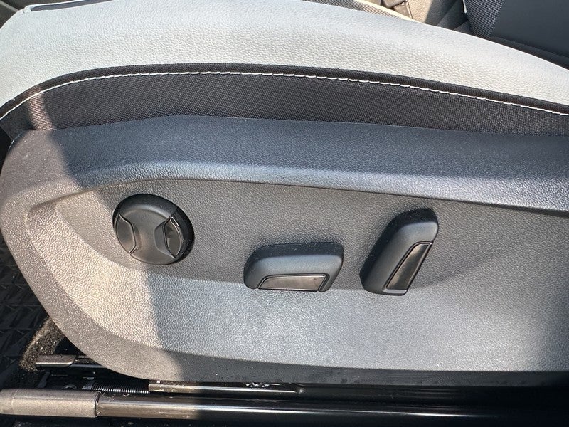 2025 Volkswagen Taos SE 4MOTION